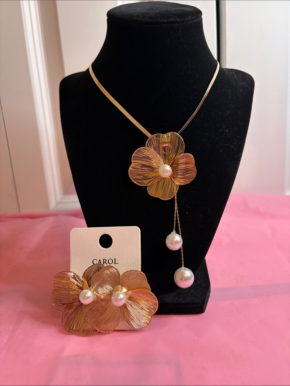 Carol Gold Floral Pearl Drop Necklace and Earrings Set - Gold